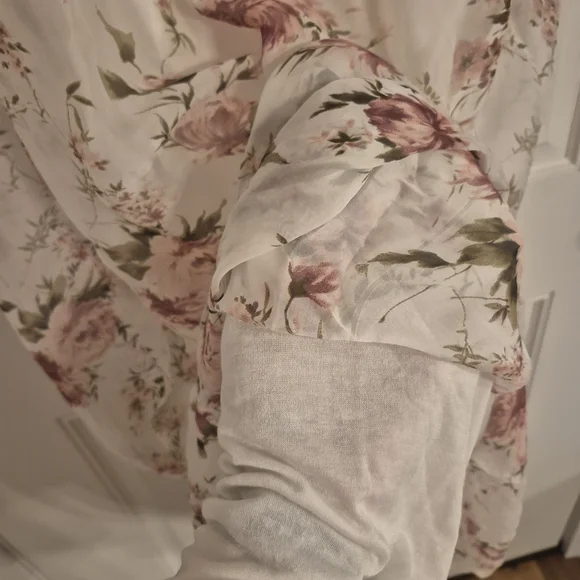 Elegant Cream Floral Maxi Dress - Picture 5 of 6